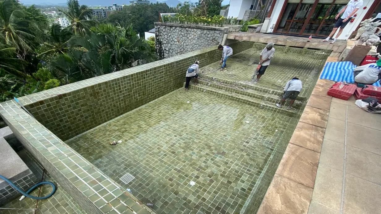 Hillside infinity pool before renovation